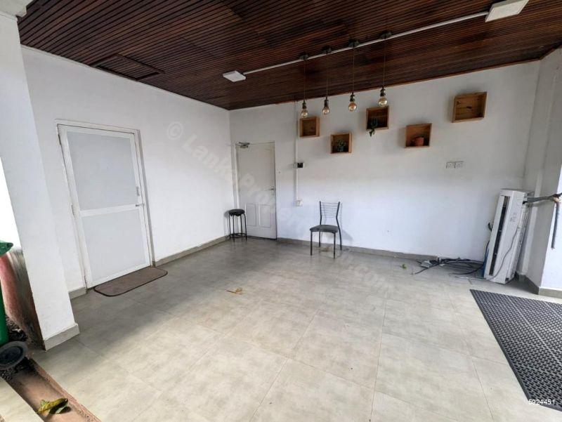 Commercial for rent in Colombo 5