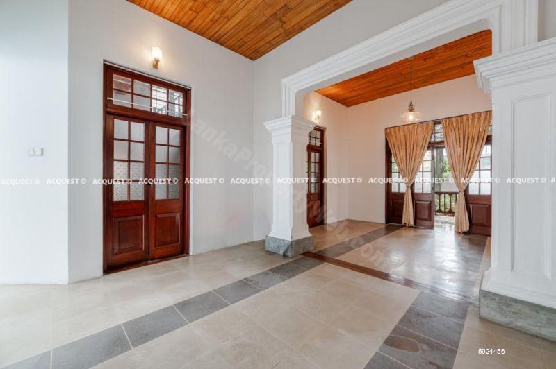 Commercial for rent in Colombo 5