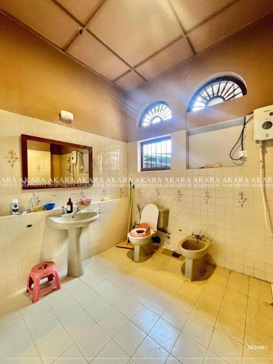 Commercial for rent in Colombo 5