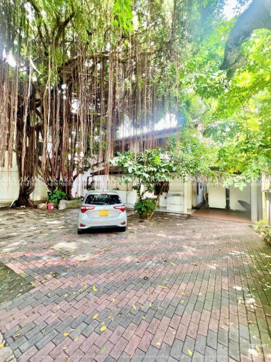 Commercial for rent in Colombo 5