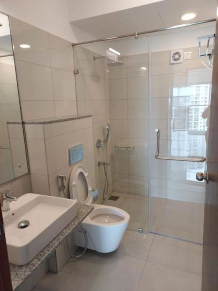 Bathroom - Iconic Galaxy/lake and Parliament view/2beds/Apartment for sale in Rajagiriya 