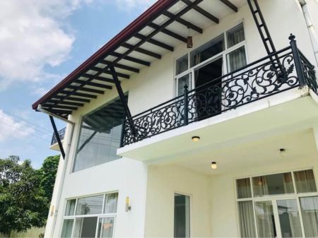 Exterior - Luxury 4 Bedroom House for Sale – Kadawatha | LKR 98,000,000 (EM166RK)