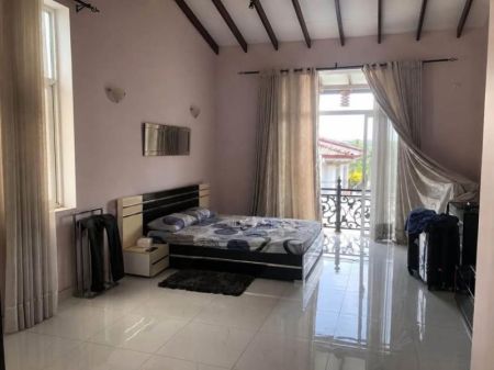 Living Room - Luxury 4 Bedroom House for Sale – Kadawatha | LKR 98,000,000 (EM166RK)