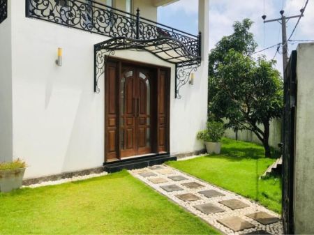 Exterior - Luxury 4 Bedroom House for Sale – Kadawatha | LKR 98,000,000 (EM166RK)