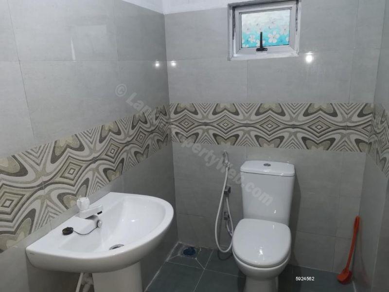 Bathroom - House for rent in Kelaniya