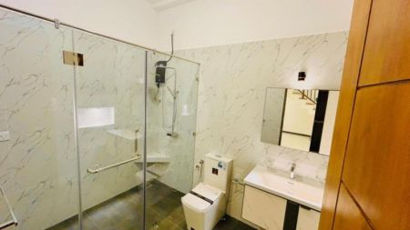 Bathroom - (SE1780)🏡✨ Brand New Three-Storey Luxury House for Sale – Maharagama (Gammana Road) ✨🏡