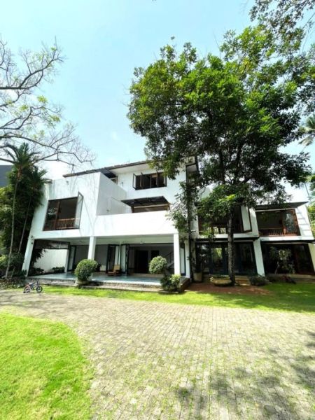 Exterior - Architect Design House with a Pool for Sale in Battaramulla – Subuthipura
