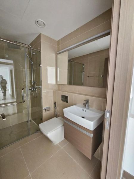 Bathroom - Marina Square Apartment for sale in Colombo 15 