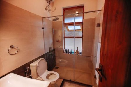 Bathroom - Thalawathugoda Luxury 4 Bedroom Luxury House For Rent  