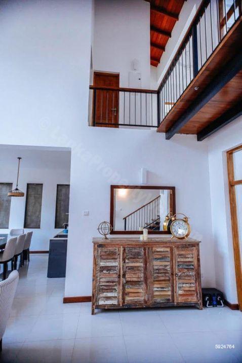 Living Room - House for rent in Thalawathugoda