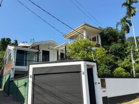 Exterior - 5 Bedroom Residential House for Rent – Battaramulla (Pipe Road) – LKR350,000 (EM022DV)