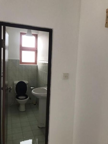 Bathroom - 2BR Duplex Apartment for Sale at Park Residence, Colombo 05 | Investment LKR 32 Million (AP4764)