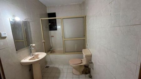 Bathroom - Spacious  3 BR Apartment rent in Colombo 4 
