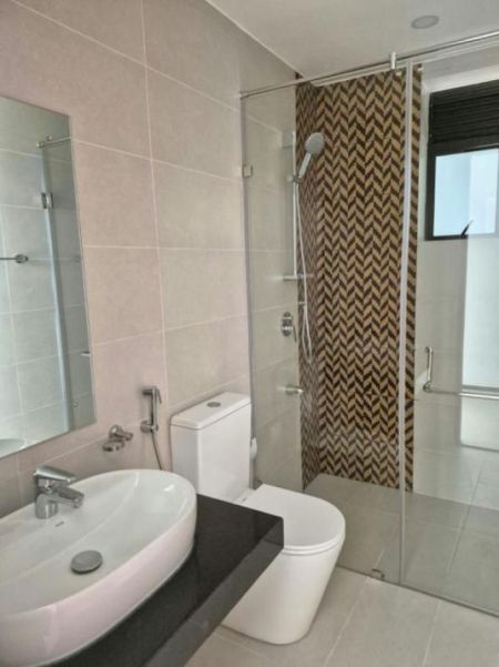 Bathroom - Paragon - 02 Bedroom Unfurnished Apartment for Sale in Colombo 04 (A5710)