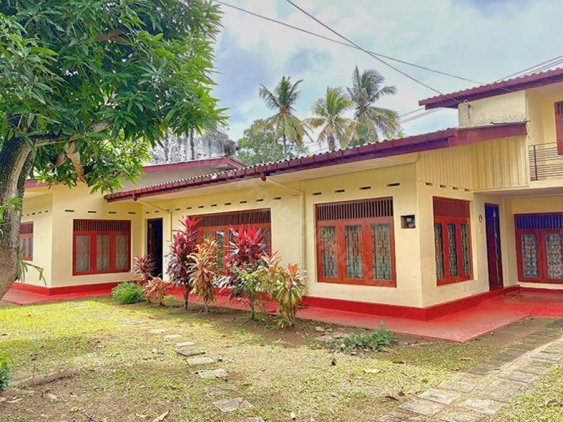 Exterior - House for rent in Boralesgamuwa