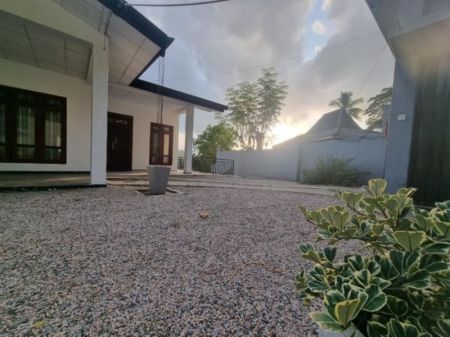 Exterior - 🏡 Newly Built Furnished House for Rent – Peradeniya University Road (Galaha Road)