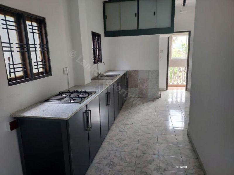 Upstair pantry - House for rent in Battaramulla