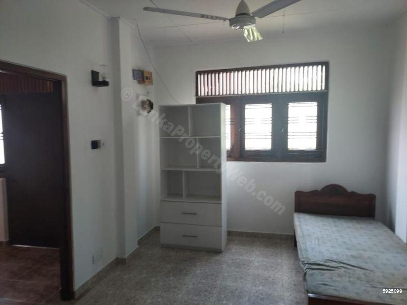 Upstair room - House for rent in Battaramulla