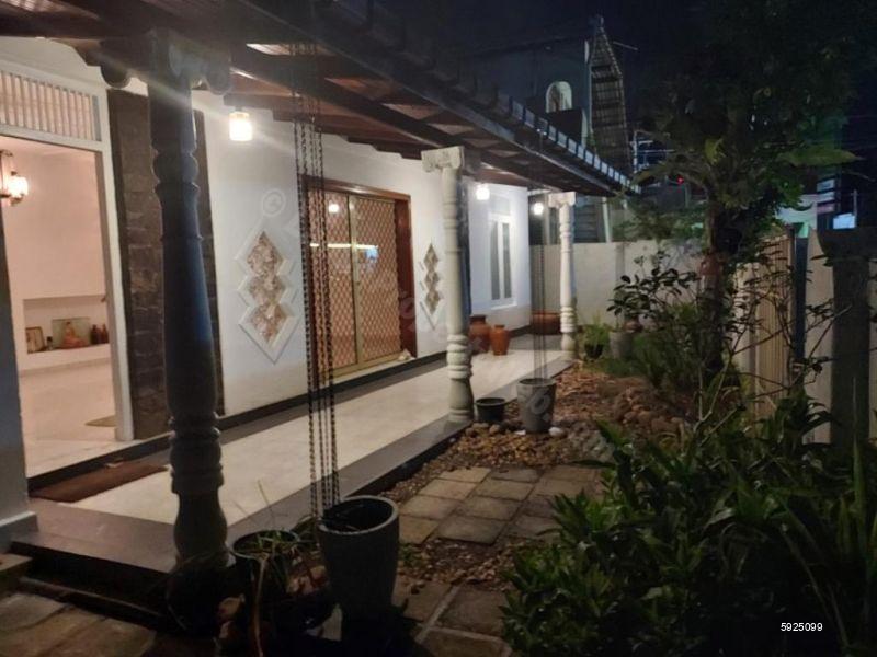Single story front - House for rent in Battaramulla