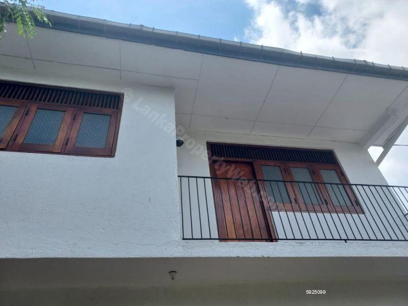 Upstair front - House for rent in Battaramulla