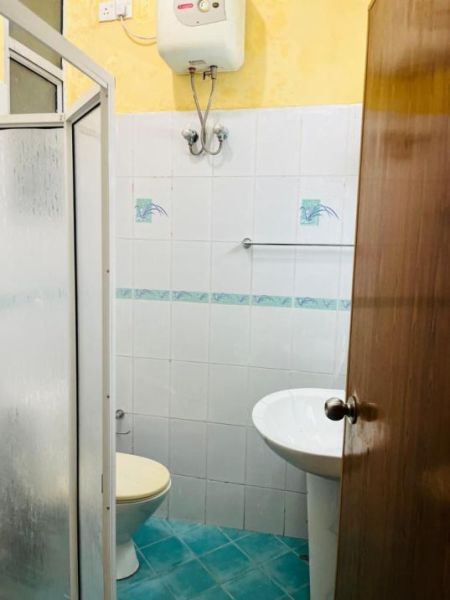 Bathroom - URGENT SALE – Fully Furnished Sea View Apartment in Dehiwala 🏡