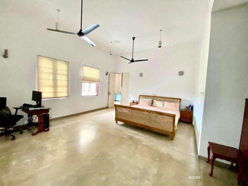 Living Room - House for sale in Colombo 5