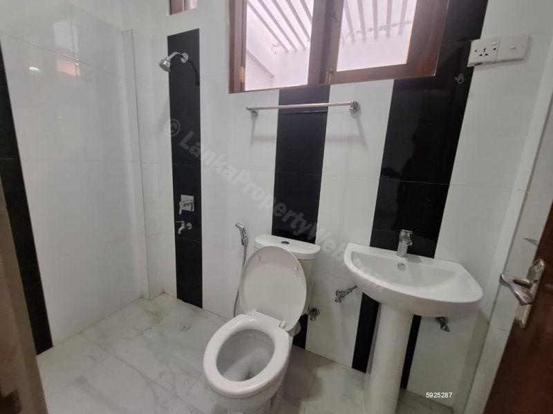 Bathroom - House for sale in Nawala