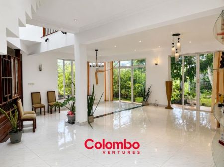 Living Room - Hokandara House - 5 Room Paddy Field View Modern House for SALE – Thalawathugoda Road, Hokandara South  (HS453)