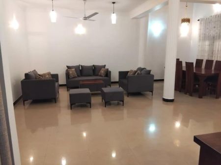 Living Room - Fully Furnished 4-Bedroom House for Rent in Akuregoda, Battaramulla