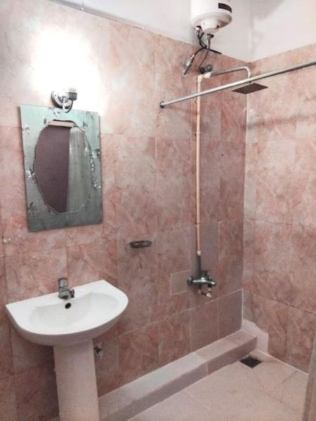 Bathroom - Fully Furnished 4-Bedroom House for Rent in Akuregoda, Battaramulla