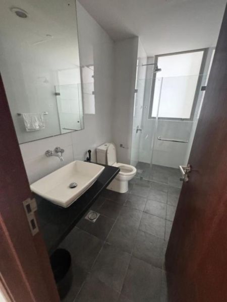 Bathroom - 3 Bedroom Apartment for Sale - Colombo 3, Emperor Residencies | LKR 102 Million (EM901)