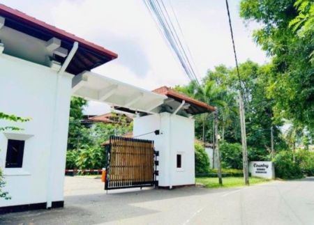 Exterior - Luxury 4-Bedroom House For Rent – Battaramulla