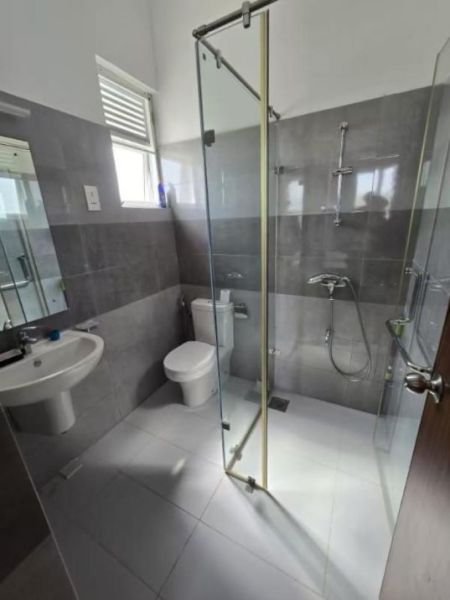 Bathroom - 🌟 Prime Apartment For Rent In Colombo 05 - PDA151