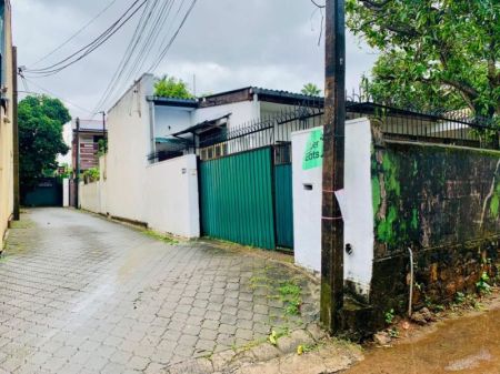 Exterior - House with Annexe for Sale in Nugegoda