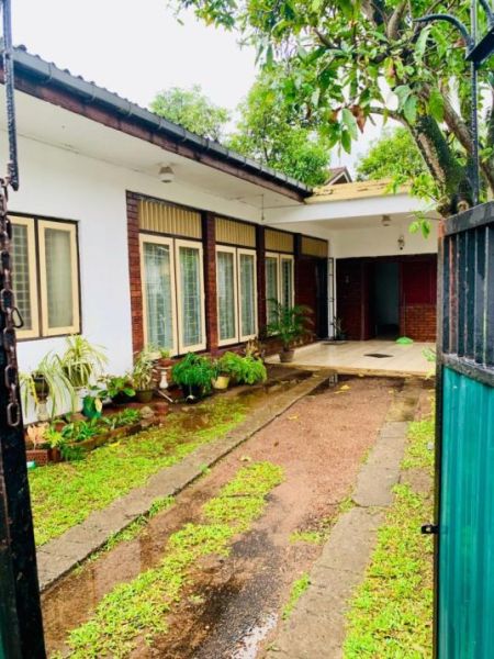 Exterior - House with Annexe for Sale in Nugegoda