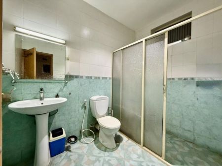 Bathroom - Apartment for sale in Colombo 4 