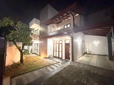 Exterior -  Stunning Three-Storey Luxury Home for Sale – Athurugiriya