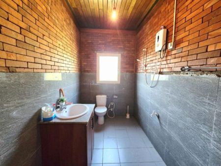Bathroom - Almost Brand New Luxury Two Story House For Sale In Balika Niwasa Road, Kottawa 