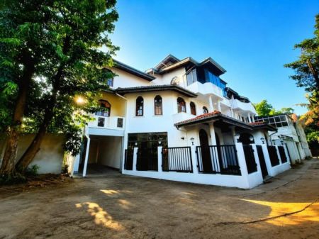 Exterior - 7 Bedroom Modern House for Sale – Colombo 05 | LKR 85,000,000 (EM169RK)
