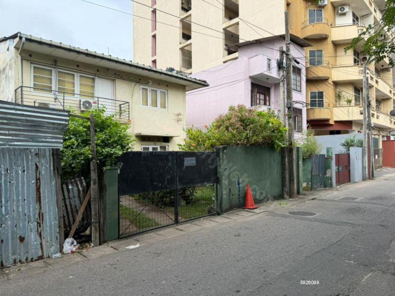 Land with house for sale in Colombo 6