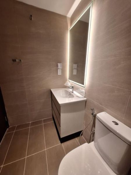 Bathroom - Trizen 3 BR Apartment For Sale In Colombo 02