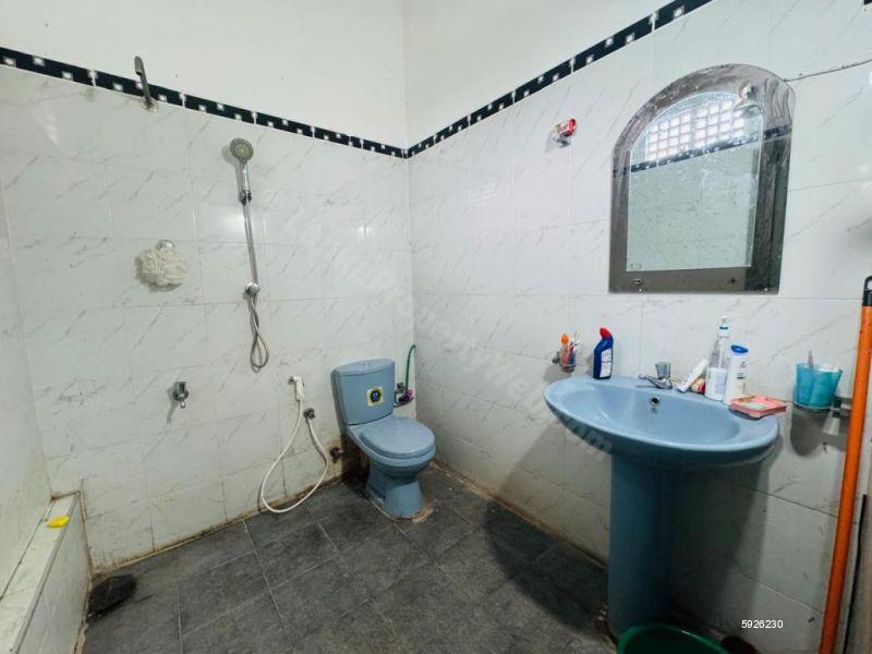 Bathroom - House for rent in Moratuwa