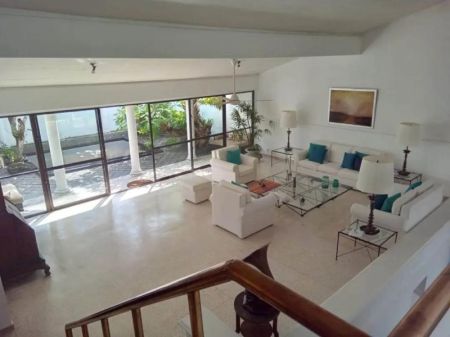 Living Room - Luxury spacious house for rent in Colombo 5