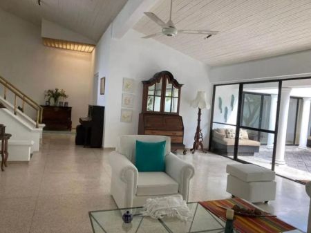 Living Room - Luxury spacious house for rent in Colombo 5