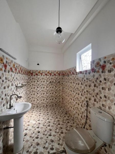 Bathroom - Newly Renovated 5 Bedroom House for Rent – Nugegoda, 