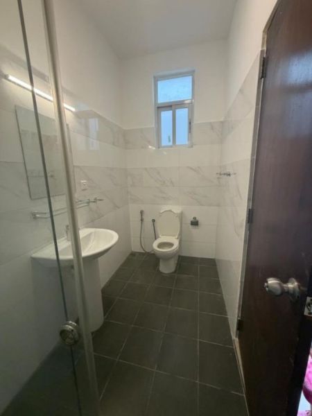 Bathroom - 3 Bedroom Luxury Apartment for Sale - Dehiwala | LKR 56 Million (EM919)