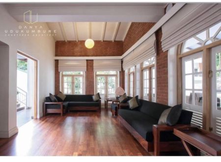 Living Room - Luxury 20 Rooms Villa for Rent in Kandy Close to the Kandy Town 