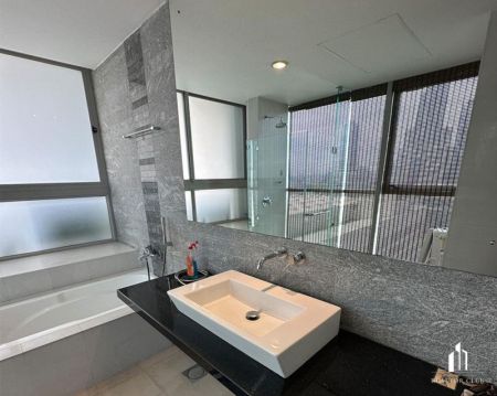 Bathroom - The Emperor - 02 Bedroom Apartment for Rent - Fully Furnished - Sea View - Colombo 03