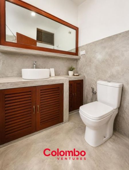 Bathroom - RARE DEAL!  - 5 Room Chelsea Gardens 4176 sqft House on 7.45 perch Land for SALE - bordering Colombo 7 Colpetty 