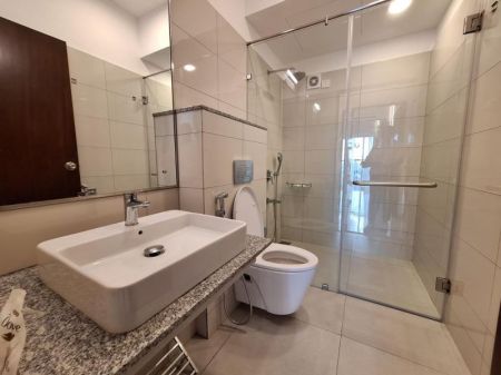 Bathroom - Iconic Galaxy 2 bedrooms elegantly furnished apartment immediate sale - Rajajgiriya 
